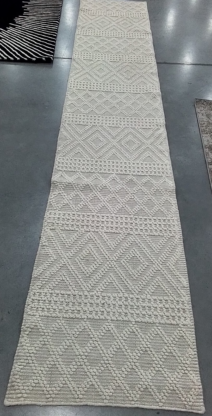 IVORY 2′-3″ x 10′-0″ Back Stain Rug, Reduced Price 1172760685 VRM211A-210