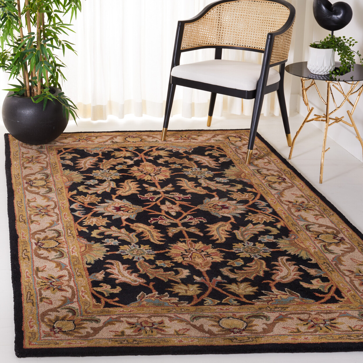 SAFAVIEH Heritage HG628B Handmade Black / Beige Rug