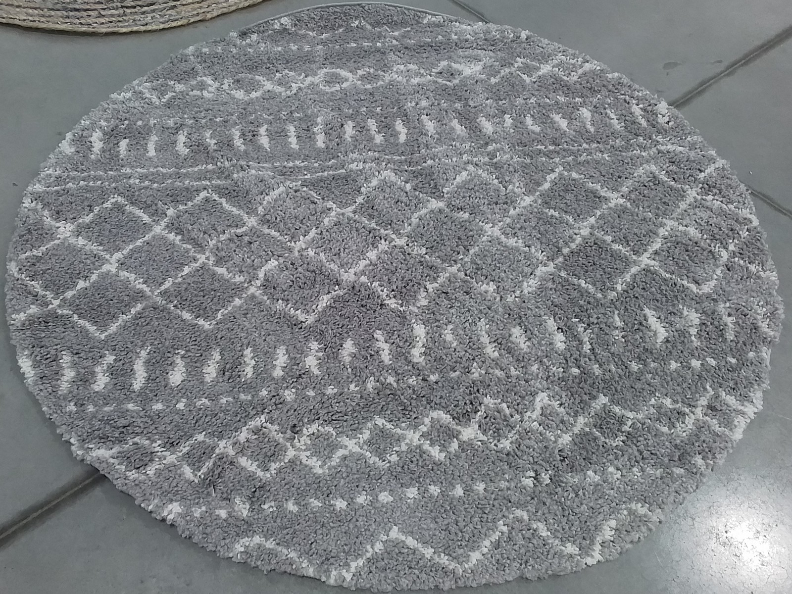 GREY / IVORY 5′-1″ x 5′-1″ Back Stain Rug, Reduced Price 1172803564 ASG741G-5R