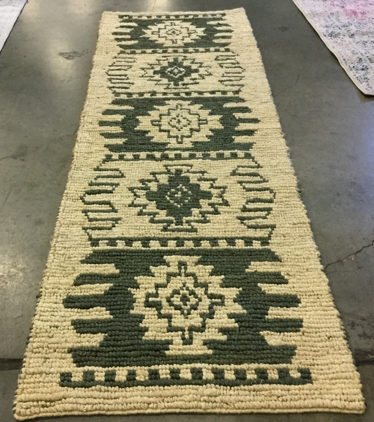 GREY / BEIGE 2′-6″ X 8′ Broken Thread Rug, Reduced Price 1172656605 BOH704F-28