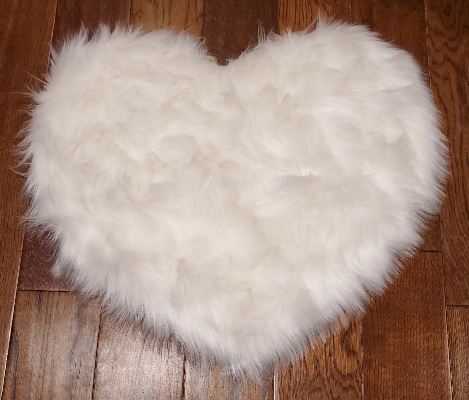 White Heart Shaped 19.6″ x 23.6″ Faux Fur Rug Home Decor NEW!