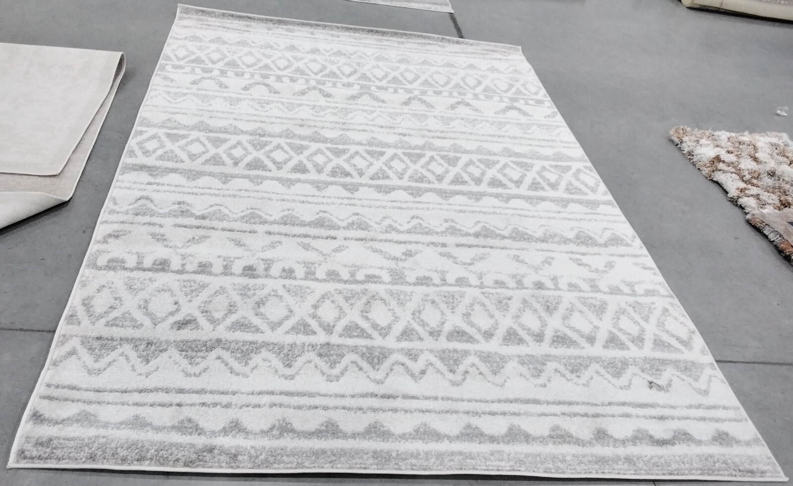 IVORY / GREY 6′ X 9′ Hole in Rug, Reduced Price 1172754960 ADR119B-6