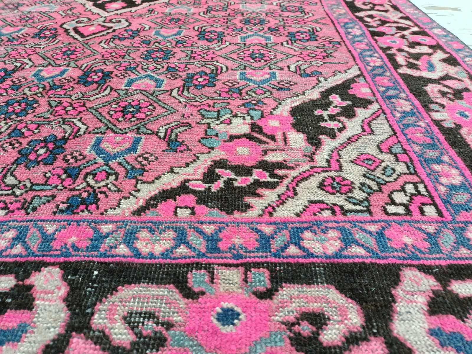 Vintage Handmade Rug Turkish Wool 4×7 Feet Pink Natural Fiber Area Rug