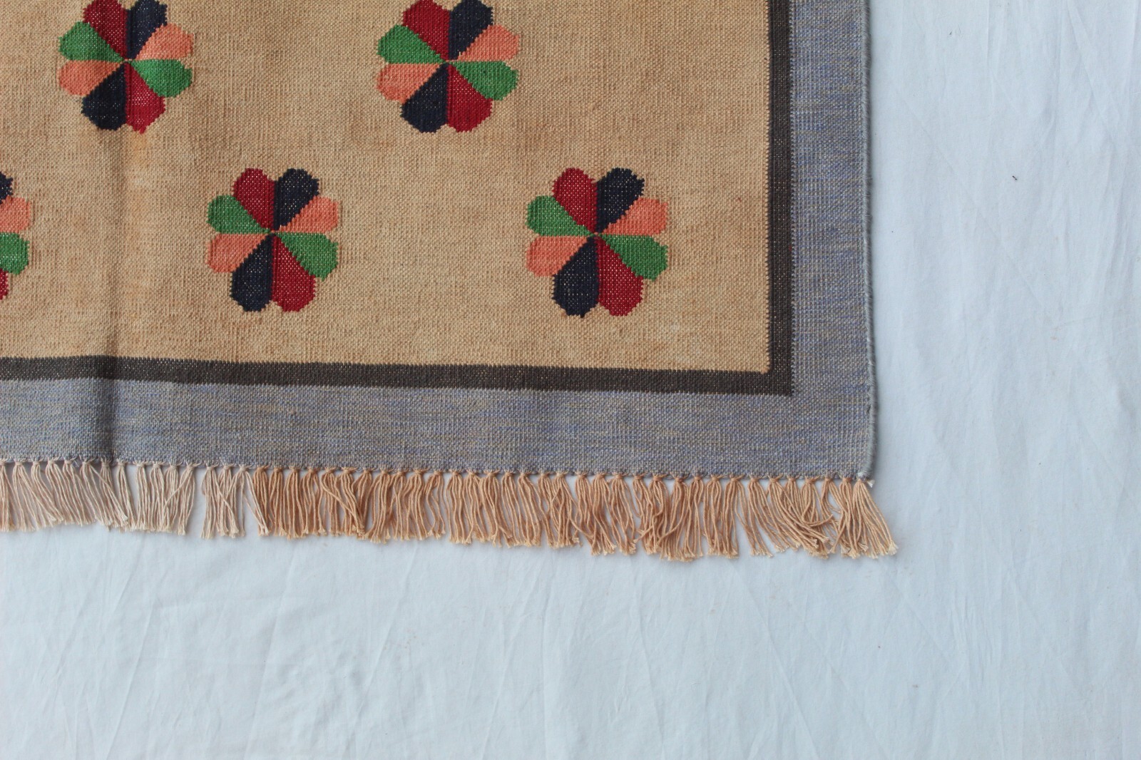 🧵 Handmade Rugs Golden Yellow & Gray – Geometric Elegance for Modern Spaces