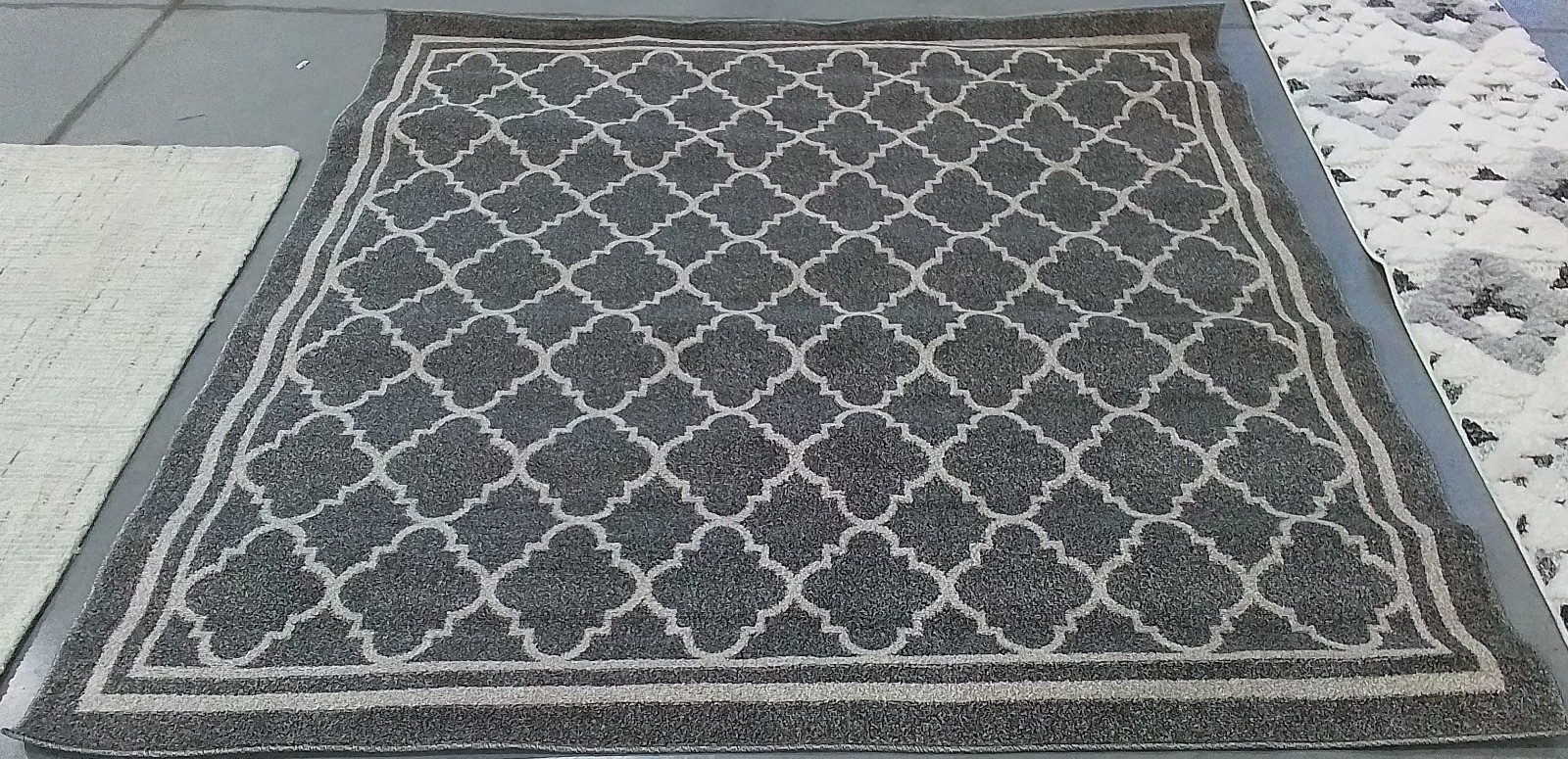 DARK GREY / BEIGE 7′-0″ x 7′-0″ Damaged Rug Reduced Price 1172786931 AMT422R-7SQ
