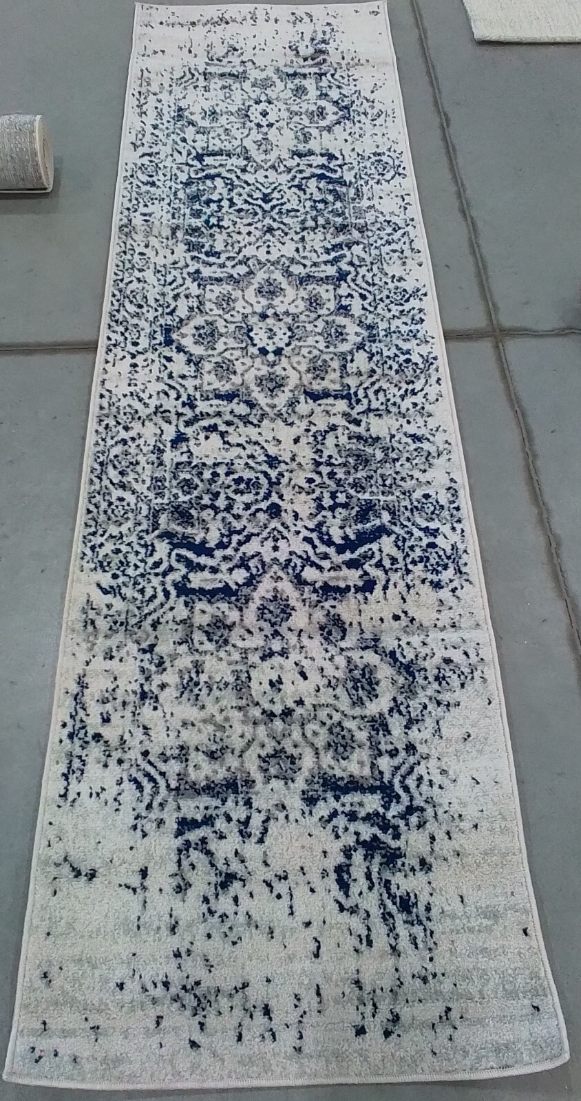 CREAM / NAVY 2′-3″ x 8′-0″ Back Stain Rug, Reduced Price 1172767296 MAD603D-28