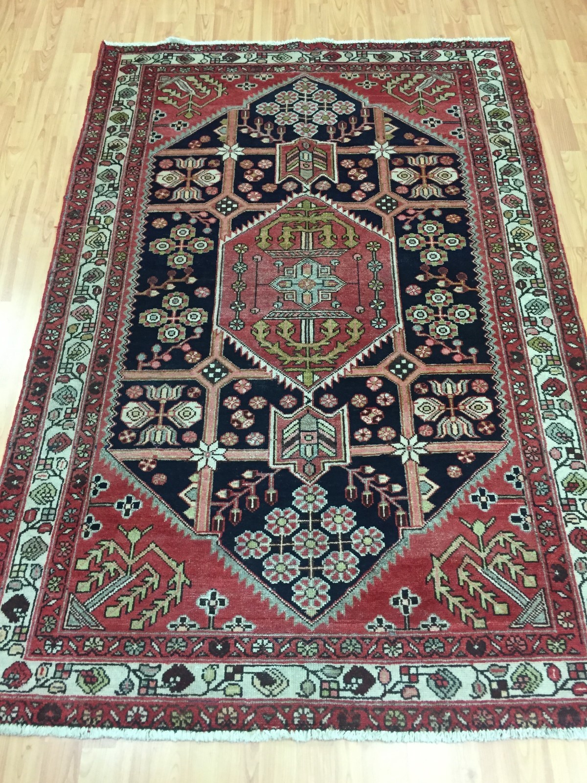 4’3″ x 6’5″ Turkish Oriental Rug – 1960s – Hand Made – 100% Wool