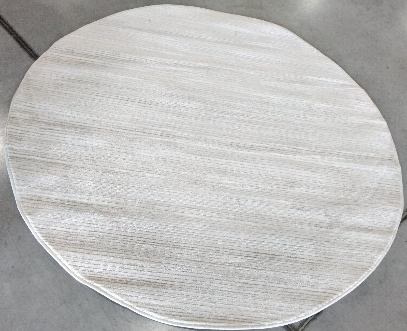 IVORY 5′ X 5′ Round Back Stain Rug, Reduced Price 1172750123 VSN606J-5R