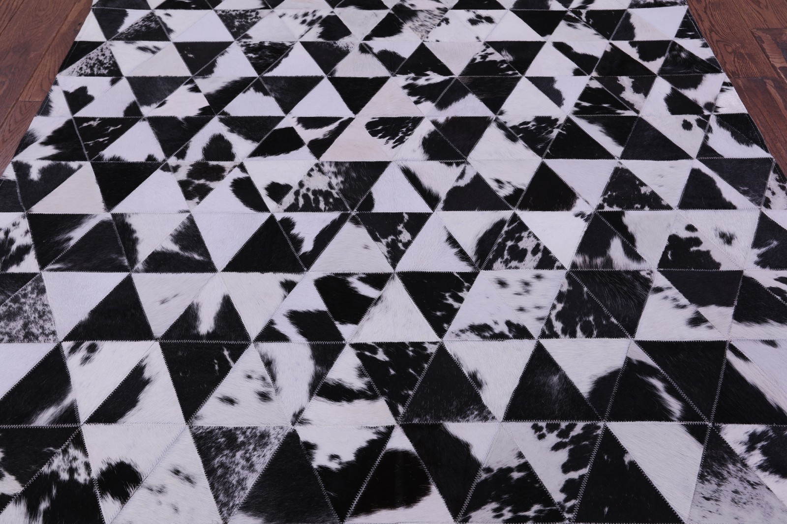 4′ 11″ X 5′ 5″ Black & White Natural Cowhide Hand Stitched Rug – C3377