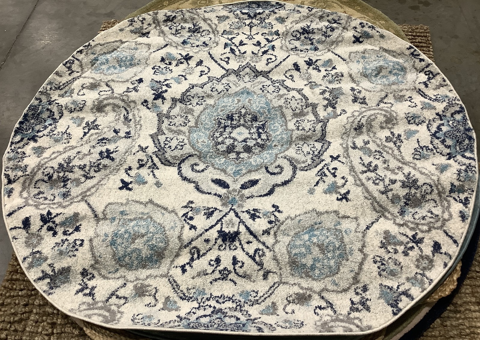 CREAM / LTGREY 5′-3″ x 5′-3″ Back Stain Rug, Reduced Price 1172685494 MAD600C-5R