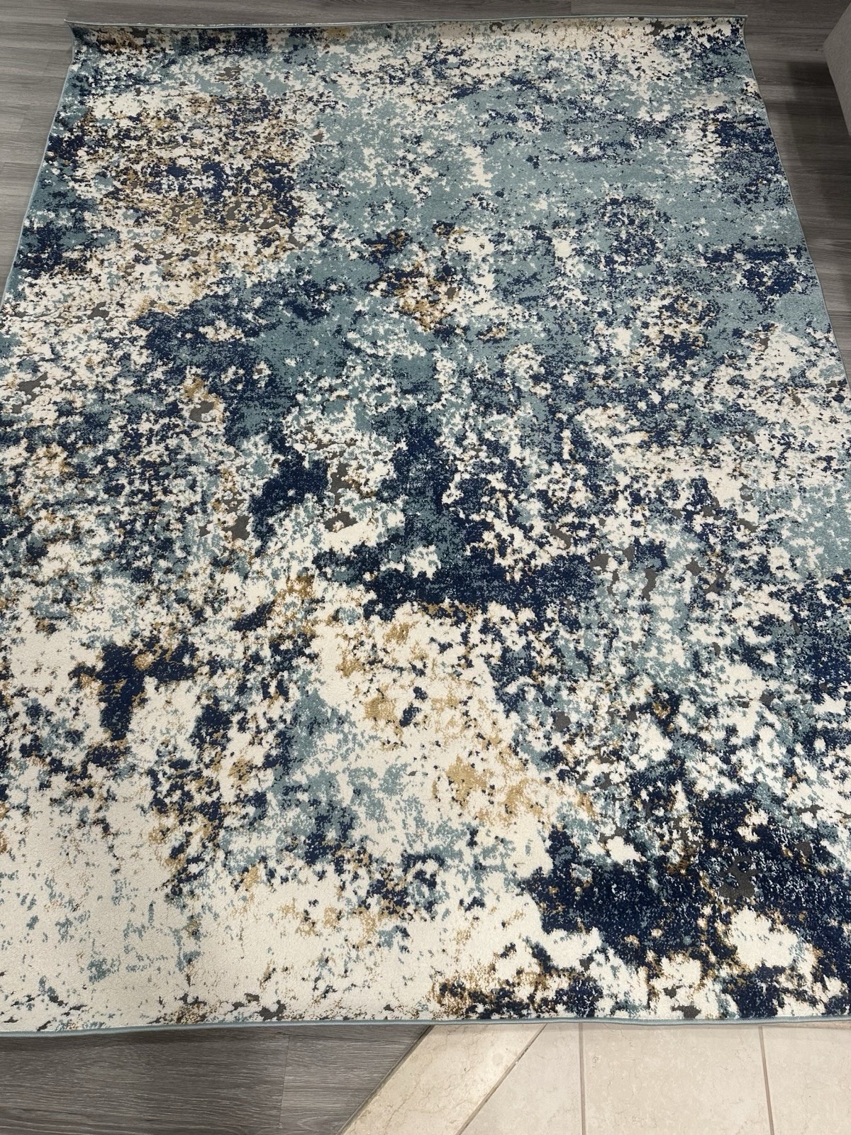 Luxe Weavers Beverly Collection Modern Abstract Indoor Area Rug 6490A Blue