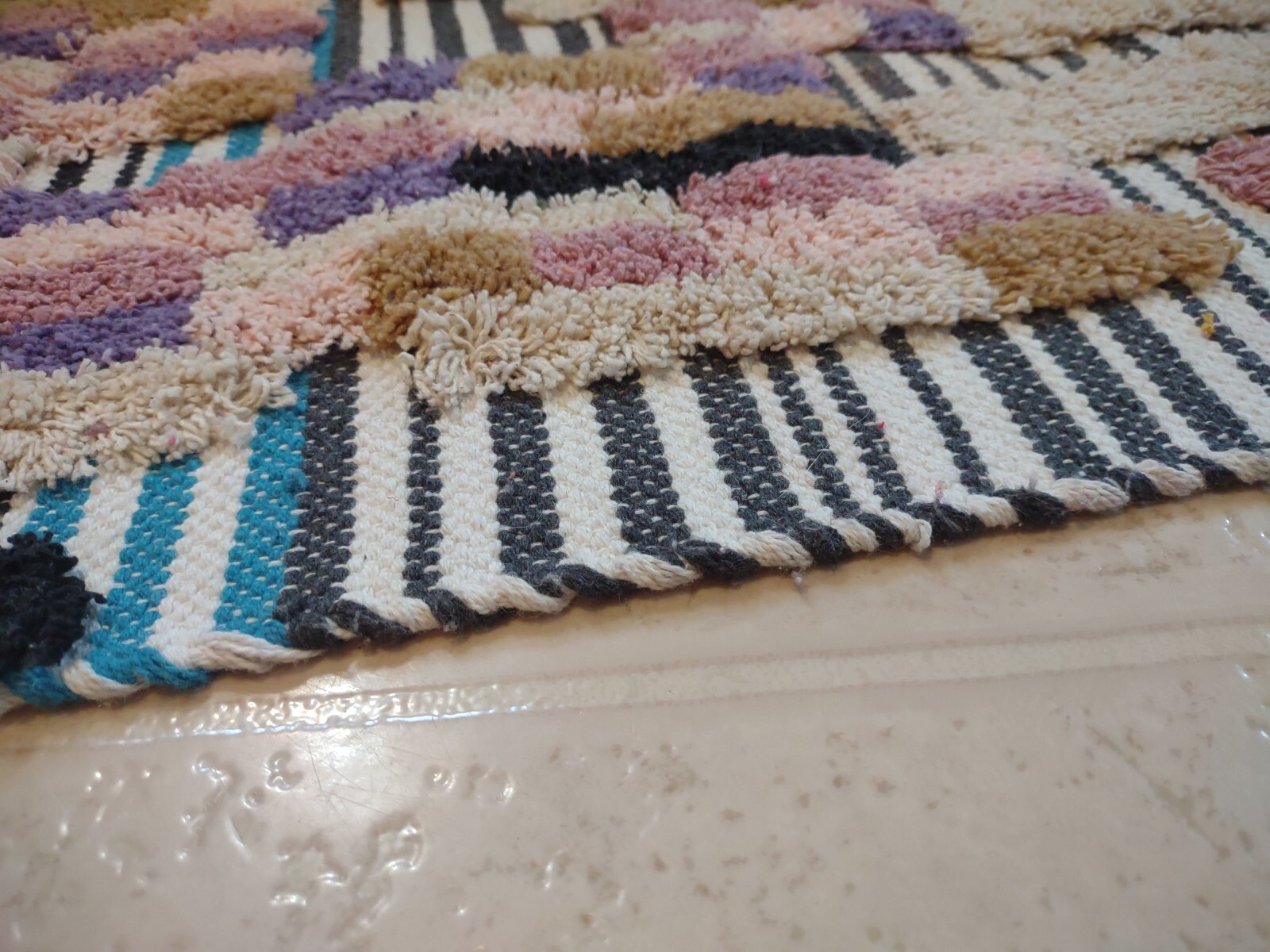 Textured Stripe Accent/ Throw Rug 24 1/2″×38 1/2″