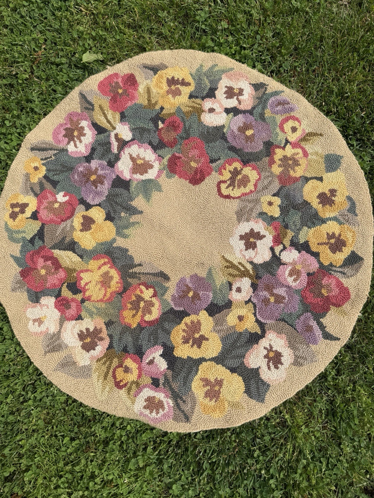 Round Wool Hand Tufted Area Rug French Floral Style Royal Palace Pansy Wreath