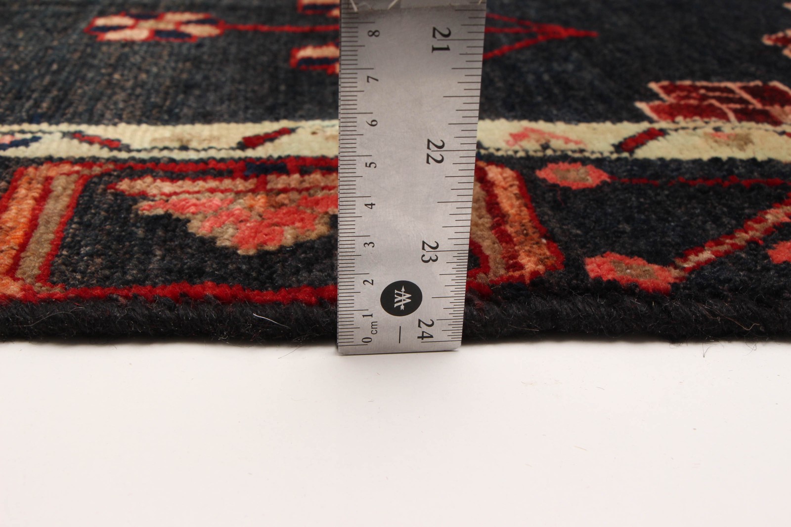 Vintage 3’10” x 6’1″ Traditional Hand Knotted Vegetable Dye Wool Area Rug