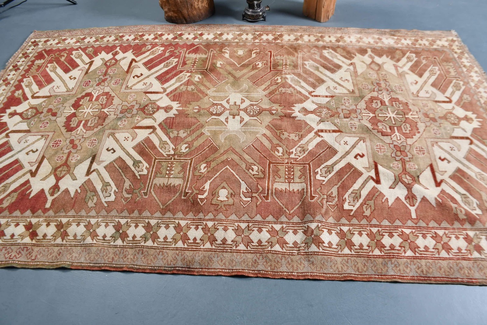 Vintage Turkish Rug 5,6×9,2 ft, Red Polka dot Wool Rug