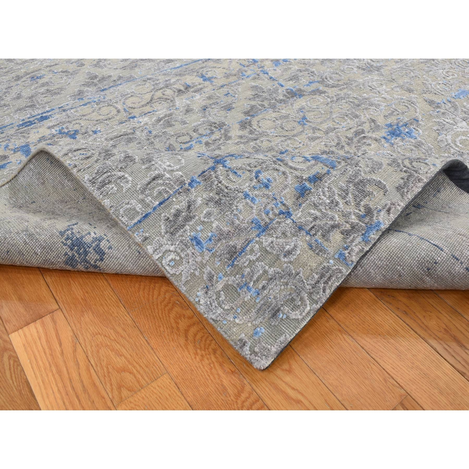 7’10” x 10’2″ Gray Silk with Wool Trellis Garden Design Hand Knotted Rug R87060