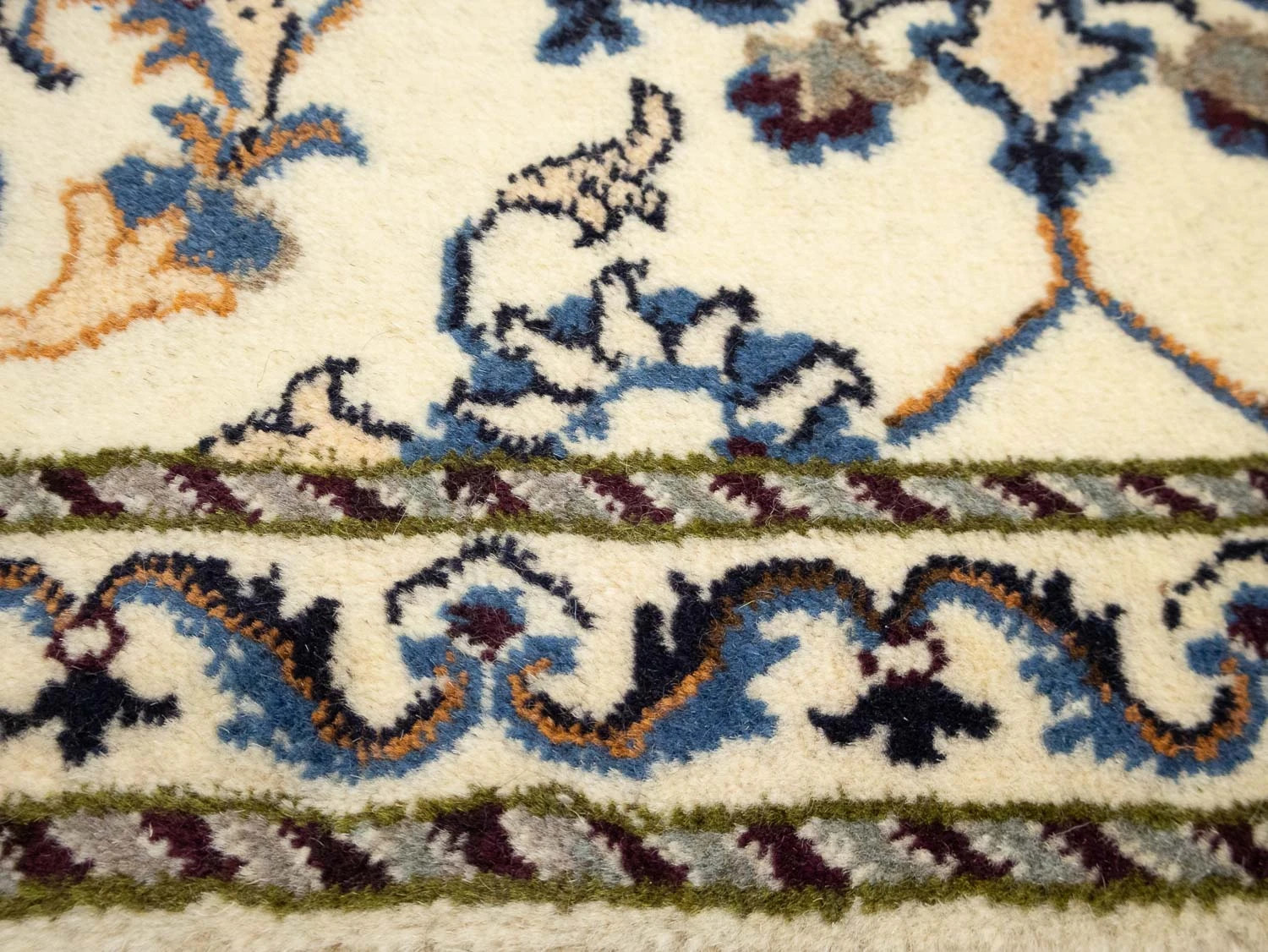 Handmade Small Indo-Nain 2X3 ft Wool Oriental Rug Classic Floral Design Carpet