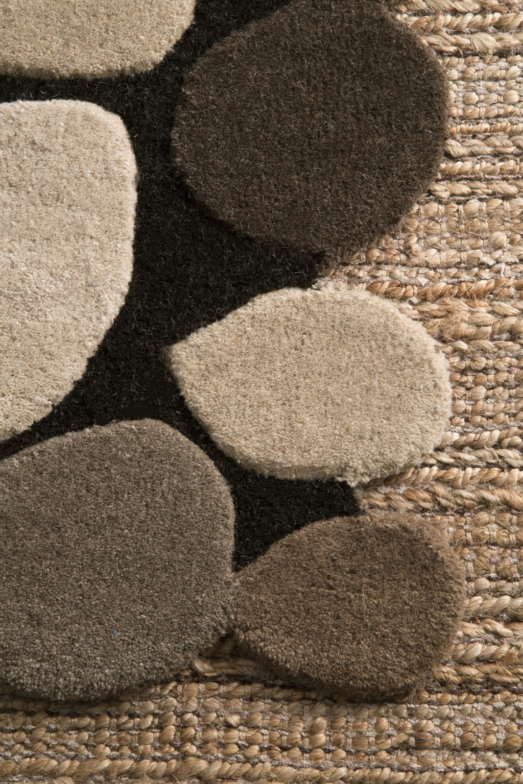 Pebbles Natural/Beige, 2’6″ x 6′, Handmade, Polka Dot, Wool, Soft and Cozy, H…
