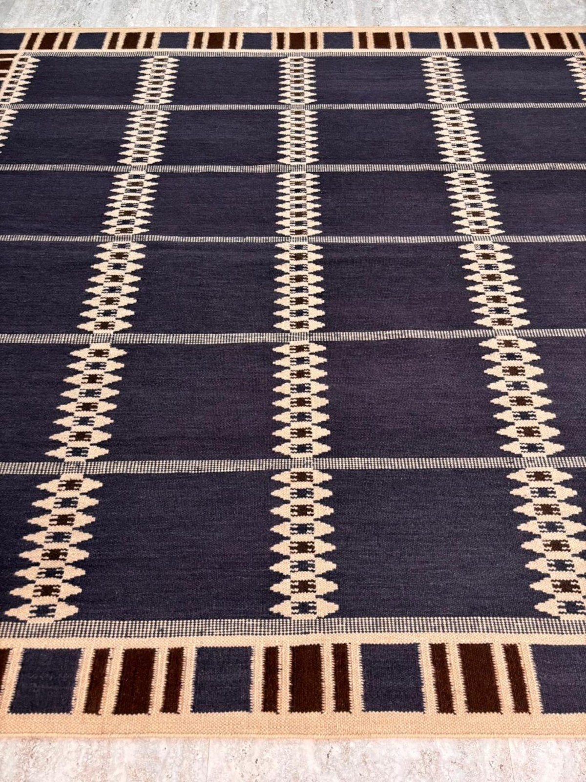 Handwoven Geometric Pattern Rug – Dark Blue & Beige (6×9, 8×10, 9×12, 12×15)