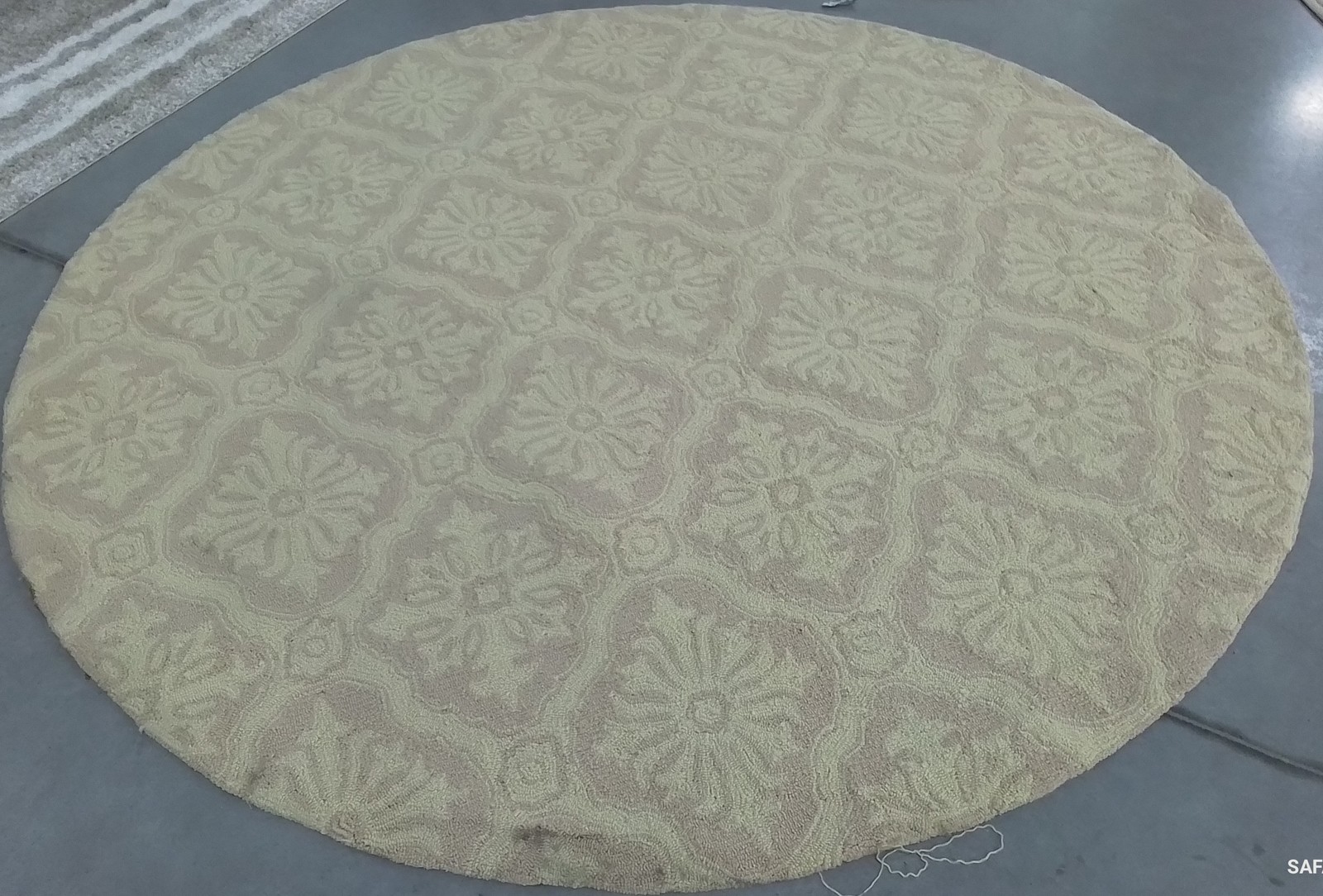 CREME 8′-0″ x 8′-0″ Stained Rug, Reduced Price 1172801600 EZC122B-8R