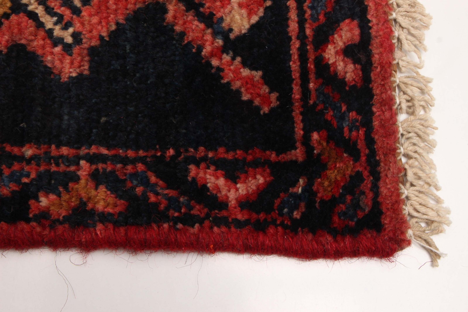 Vintage 2’8″ x 4’5″ Traditional Hand Knotted Vegetable Dye Wool Area Rug