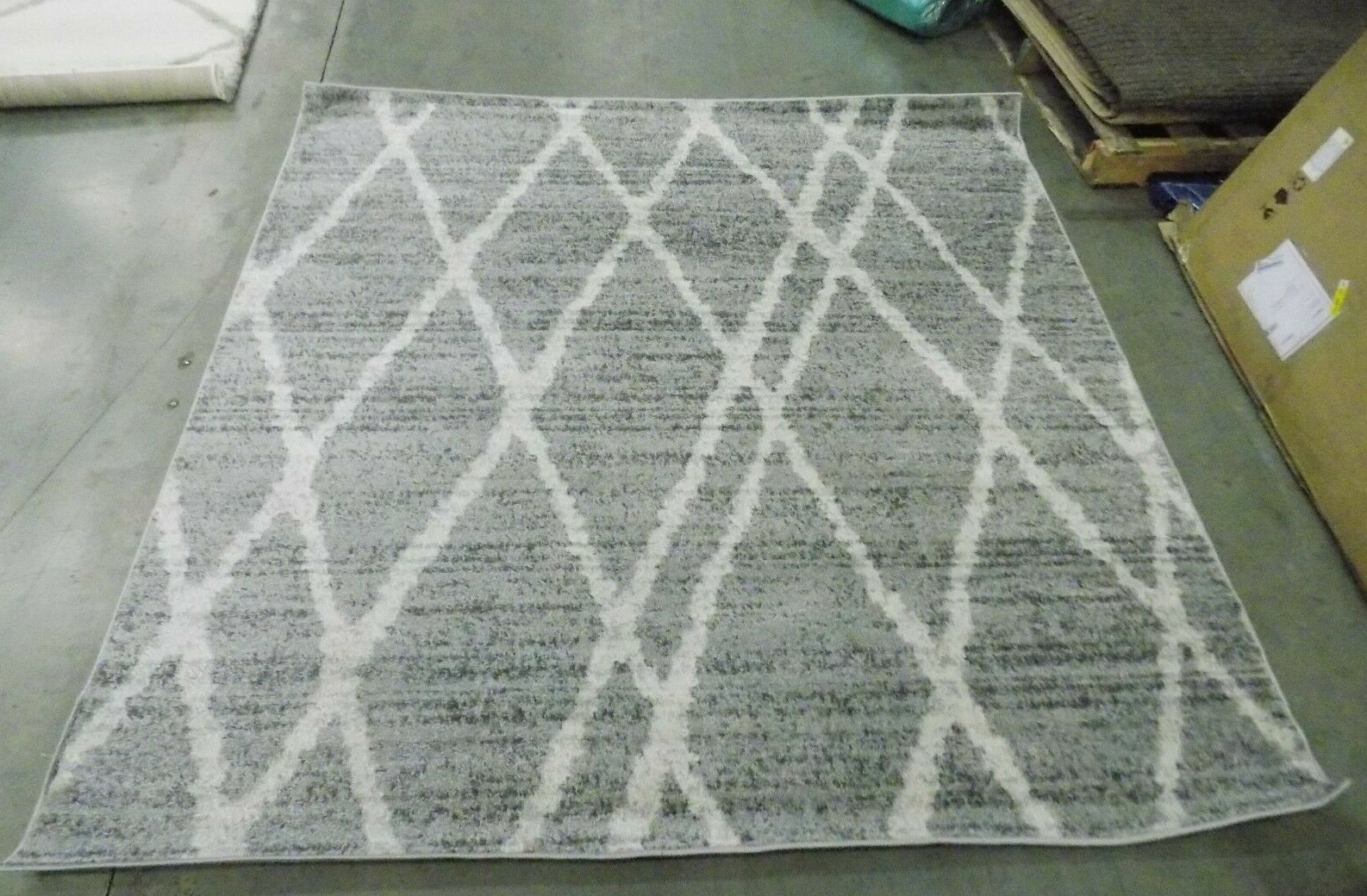 IVORY / SILVER 6′ X 6′ Square Damaged Rug, Reduced Price 1172591804 ADR128B-6SQ