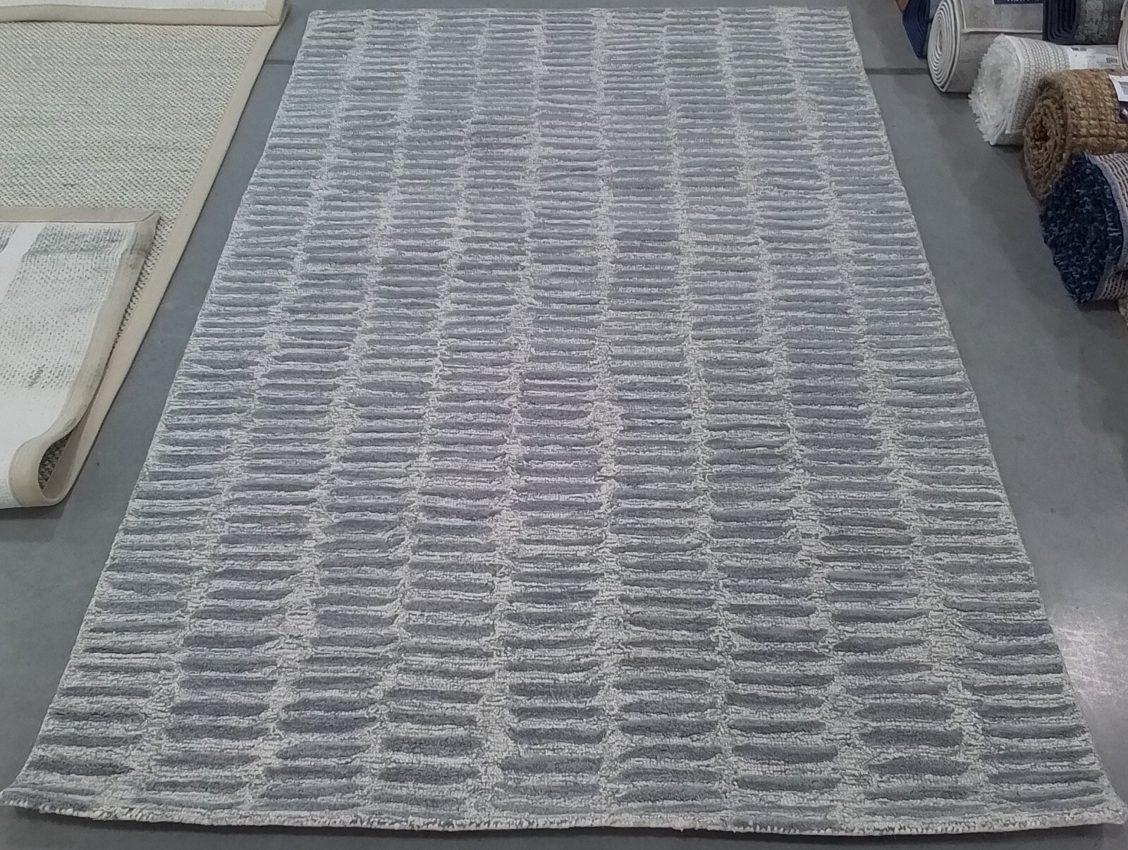 SILVER / GREY 5′-0″ x 8′-0″ Back Stain Rug, Reduced Price 1172774303 MET182G-5