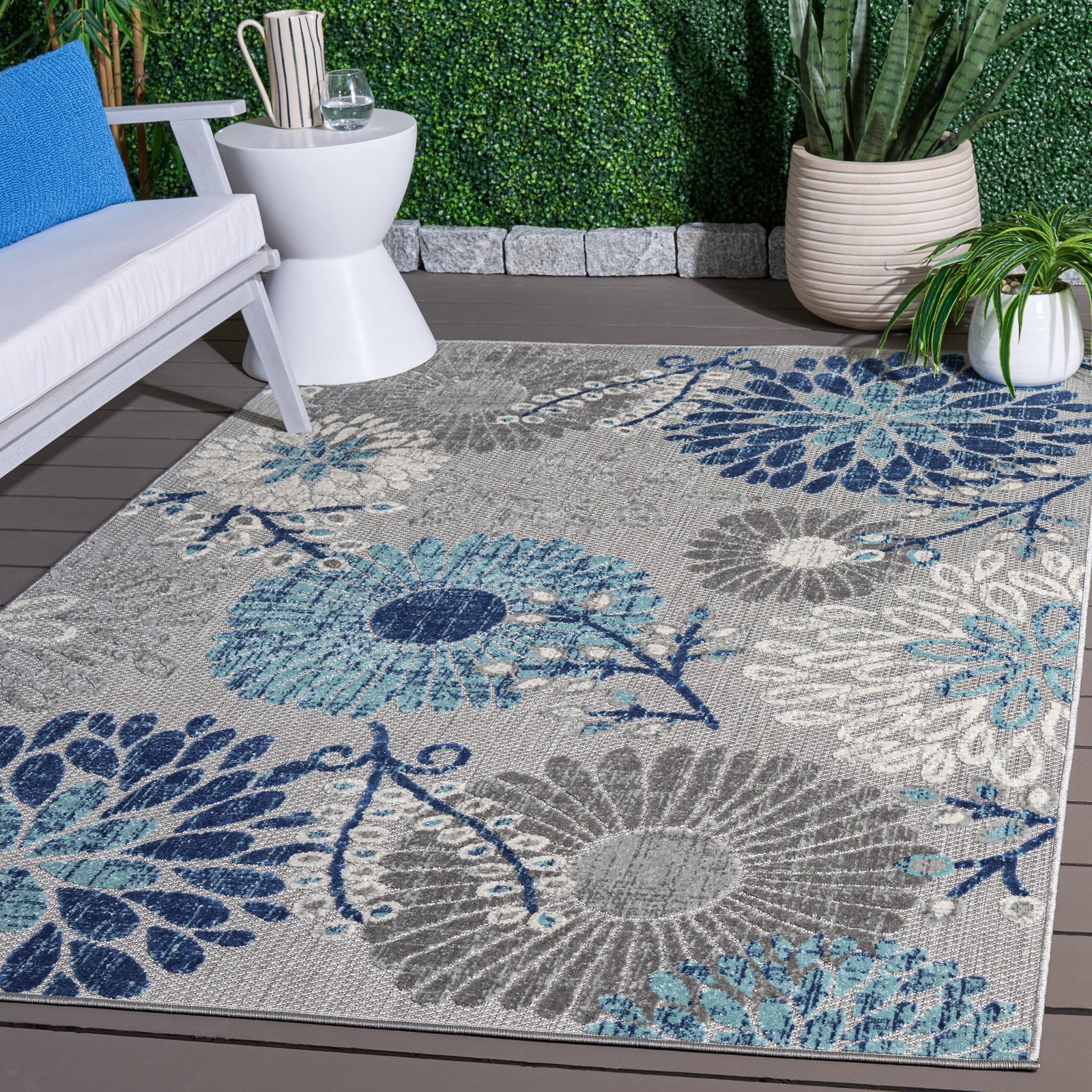 Cabana Garnet Cream/Red 4’X6′ Indoor/Outdoor Area Rug Grey/Navy 4′ x 6′