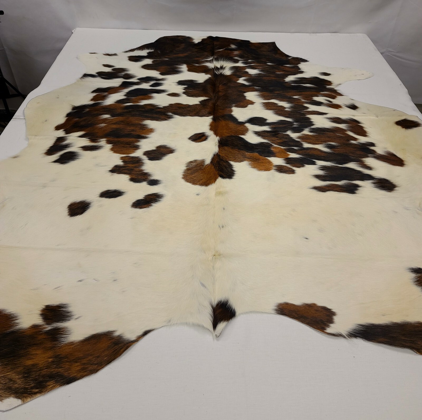 Colombian Natural Tricolor X Large Cowhide Rug 78″x80″
