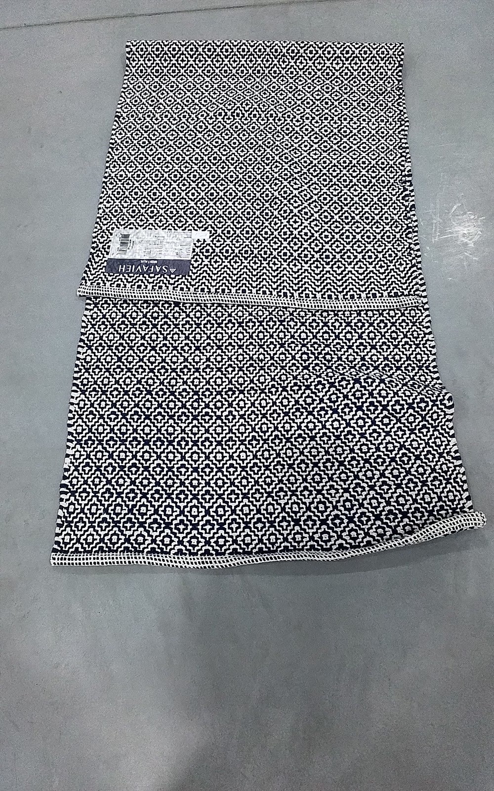 IVORY / NAVY 2′-3″ x 7′-0″ Flaw in Rug, Reduced Price 3172810741 MTK717H-27