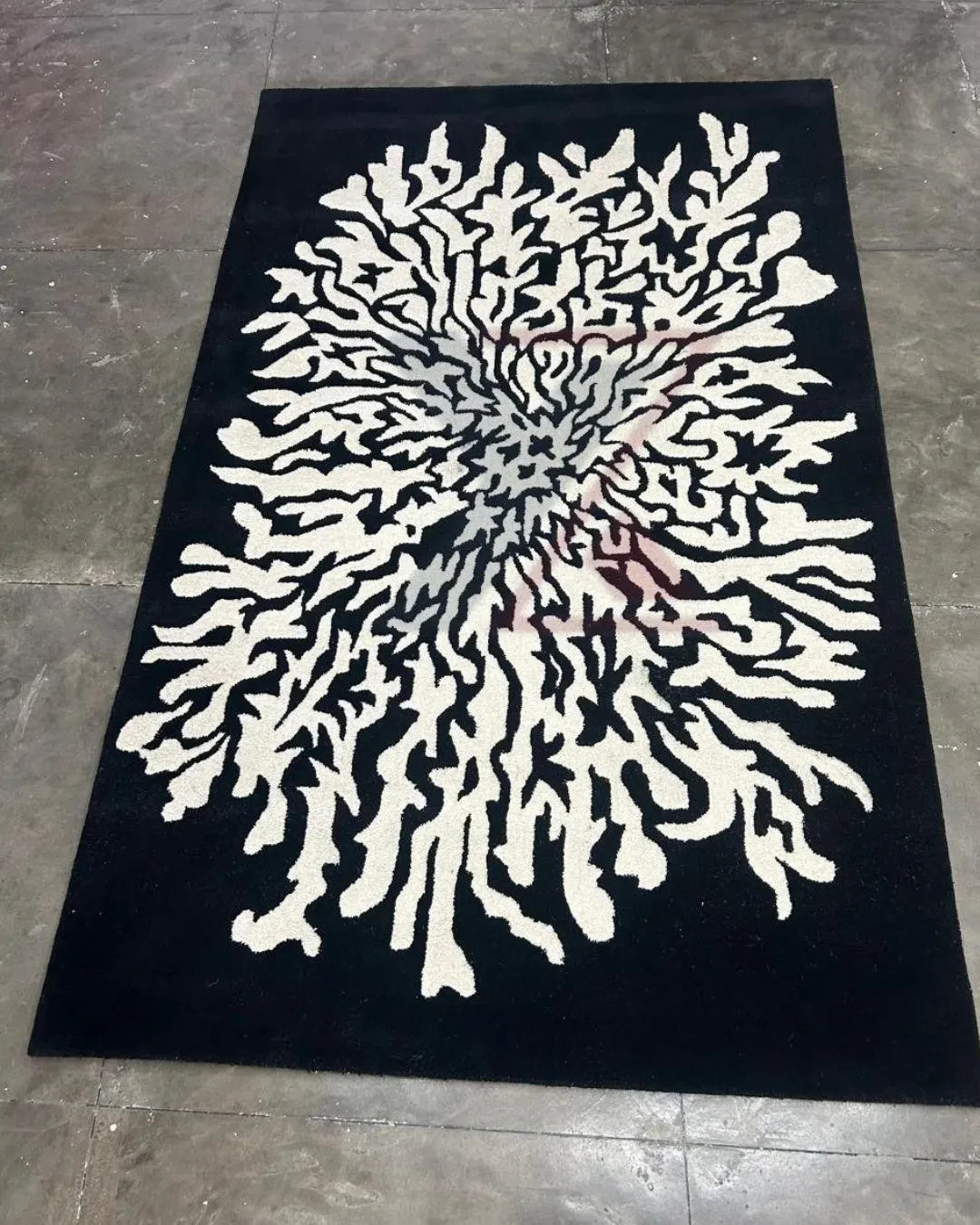Modern Coral Abstract Area Rug – Hand Tufted Black White Carpet