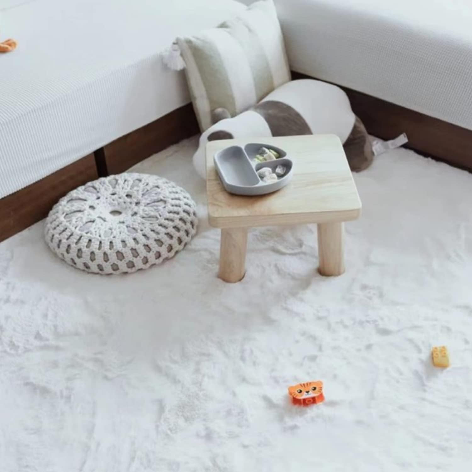 Fluffy White Faux Rabbit Fur Rug 6×9 – Machine Washable, No-Shedding