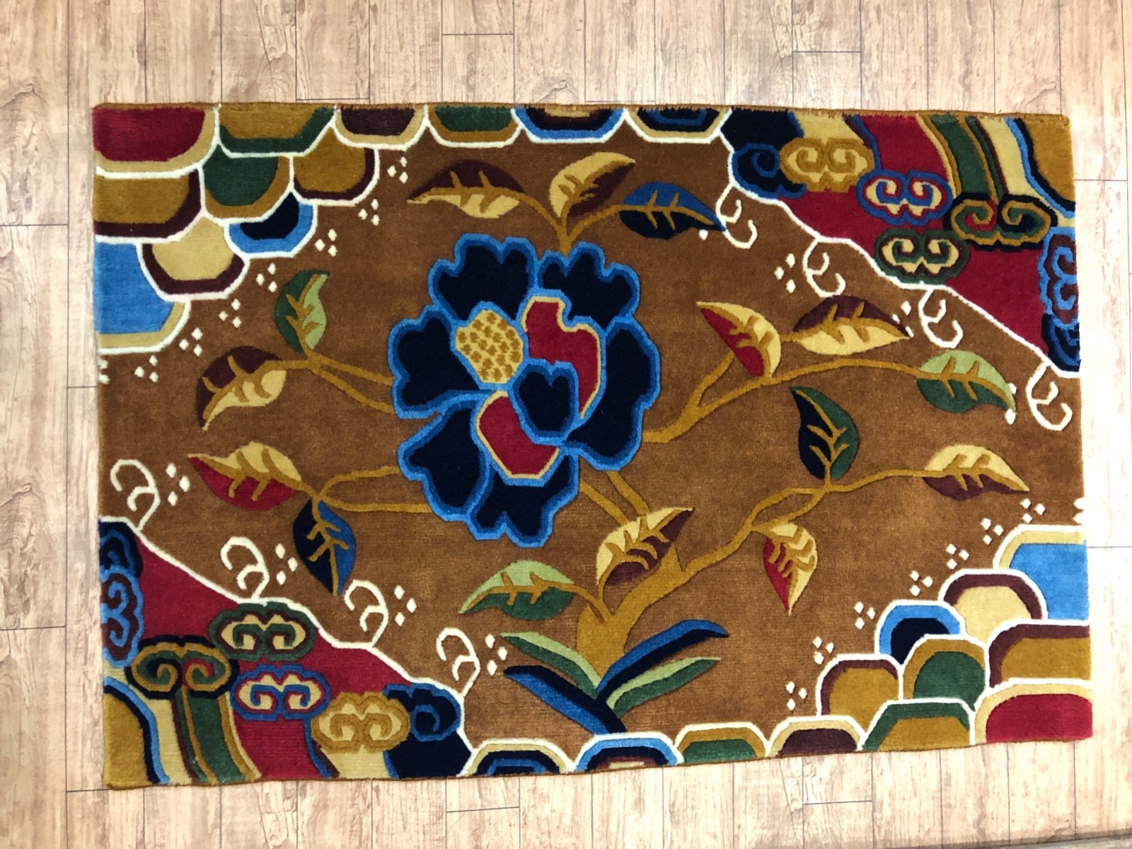 Hand knotted Tibetan flower rug