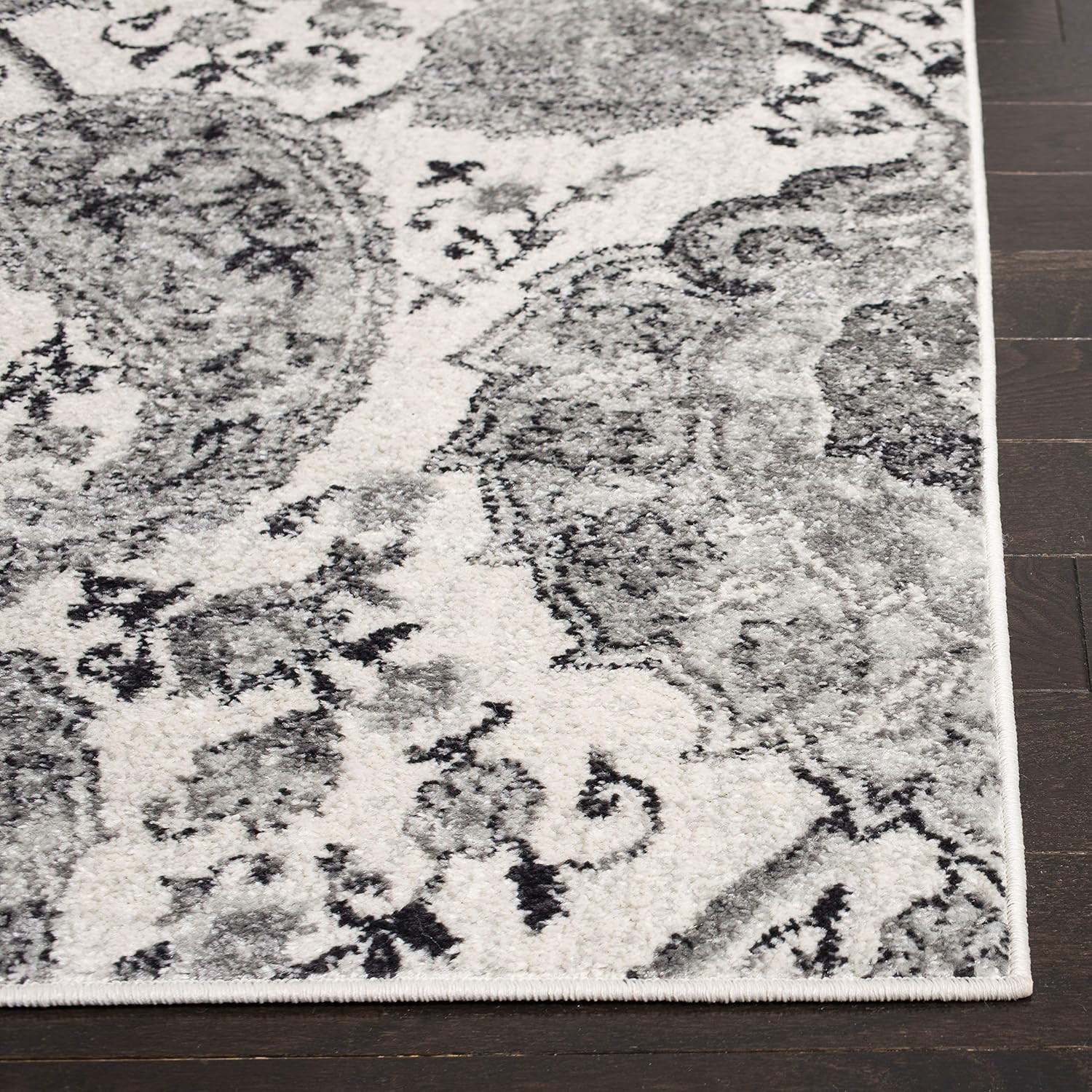 Madison Collection Accent Rug – 2’3″ X 4′, Cream & Silver, Boho Chic Glam Paisle
