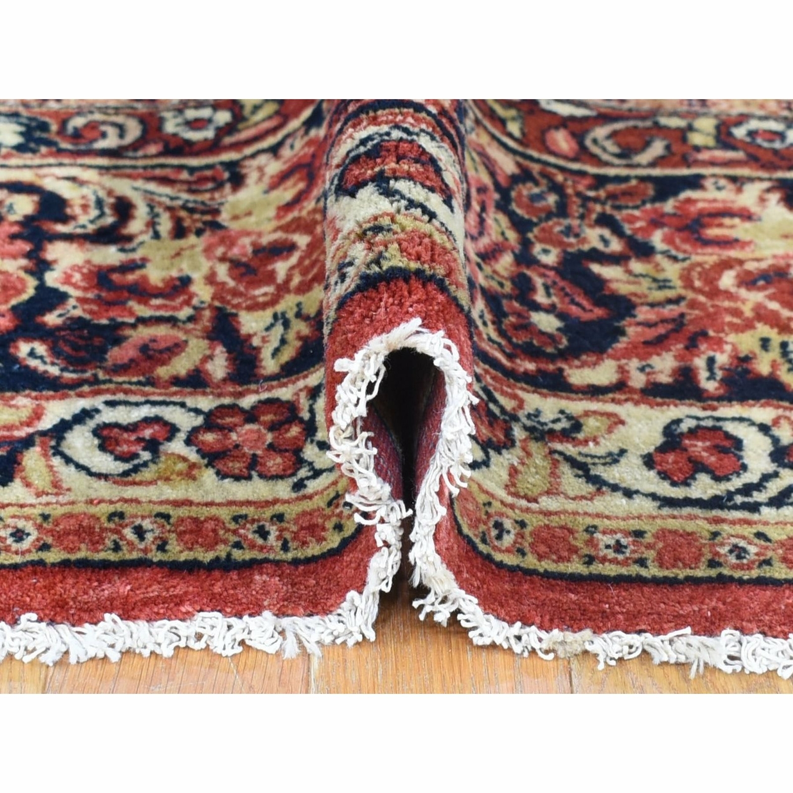 7’10″x9’10” Red Farsian Saroogh Soft Wool Hand Knotted Full Pile Rug R80064