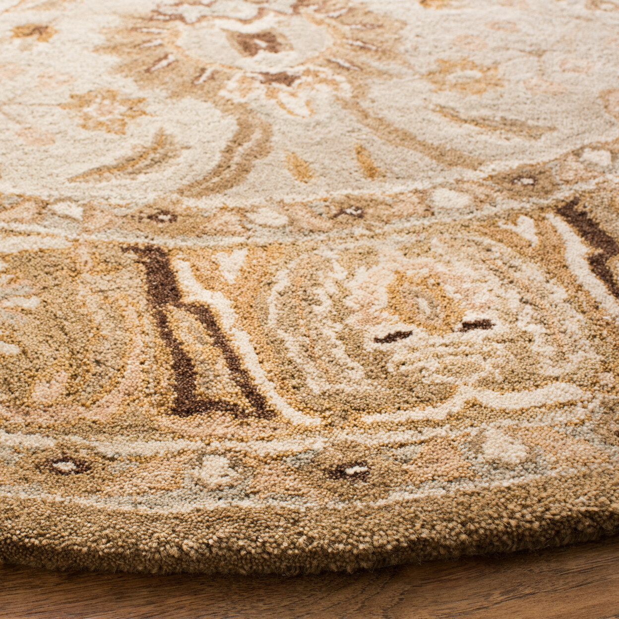 SAFAVIEH Anatolia AN558B Silver / Light Brown Rug