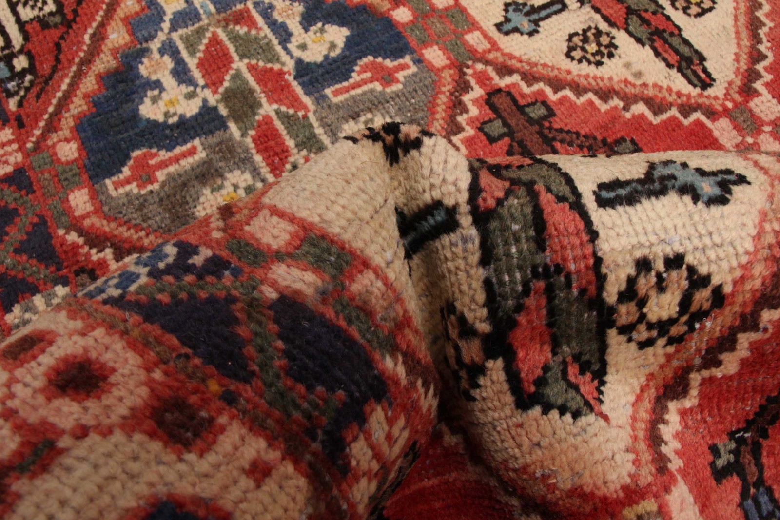 Vintage 4’10” x 6’6″ Traditional Hand Knotted Vegetable Dye Wool Area Rug