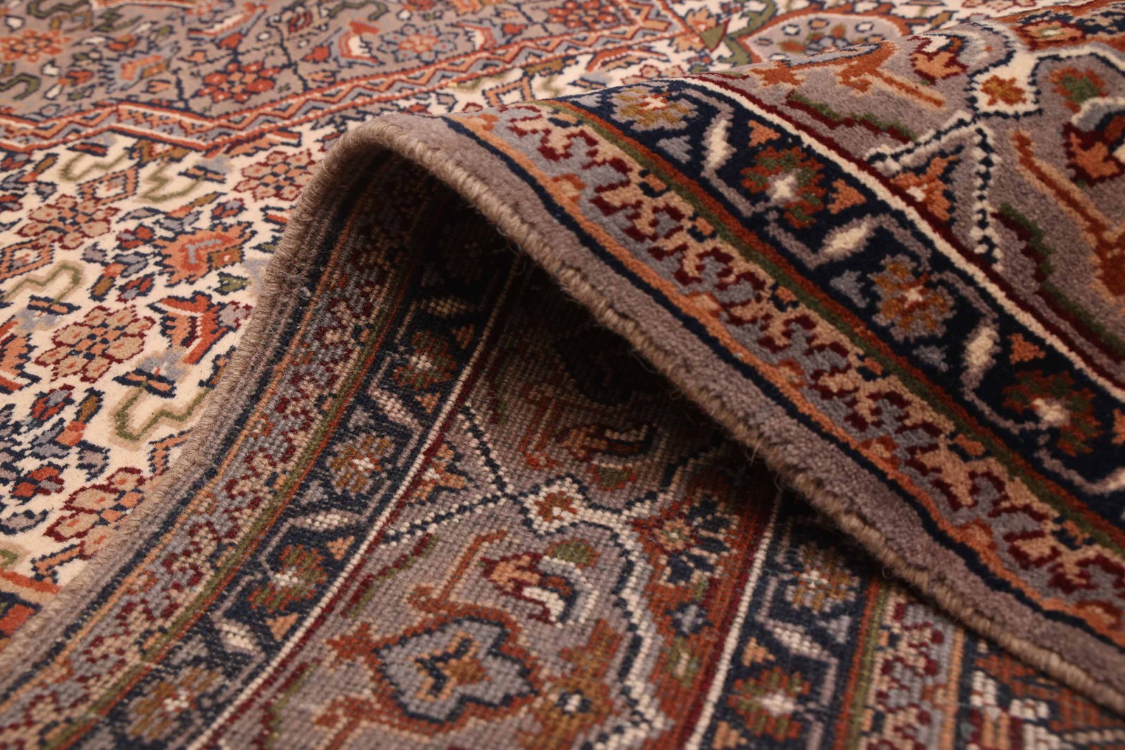 Vintage 6’3″ x 9’8″ Traditional Hand Knotted Vegetable Dye Wool Area Rug
