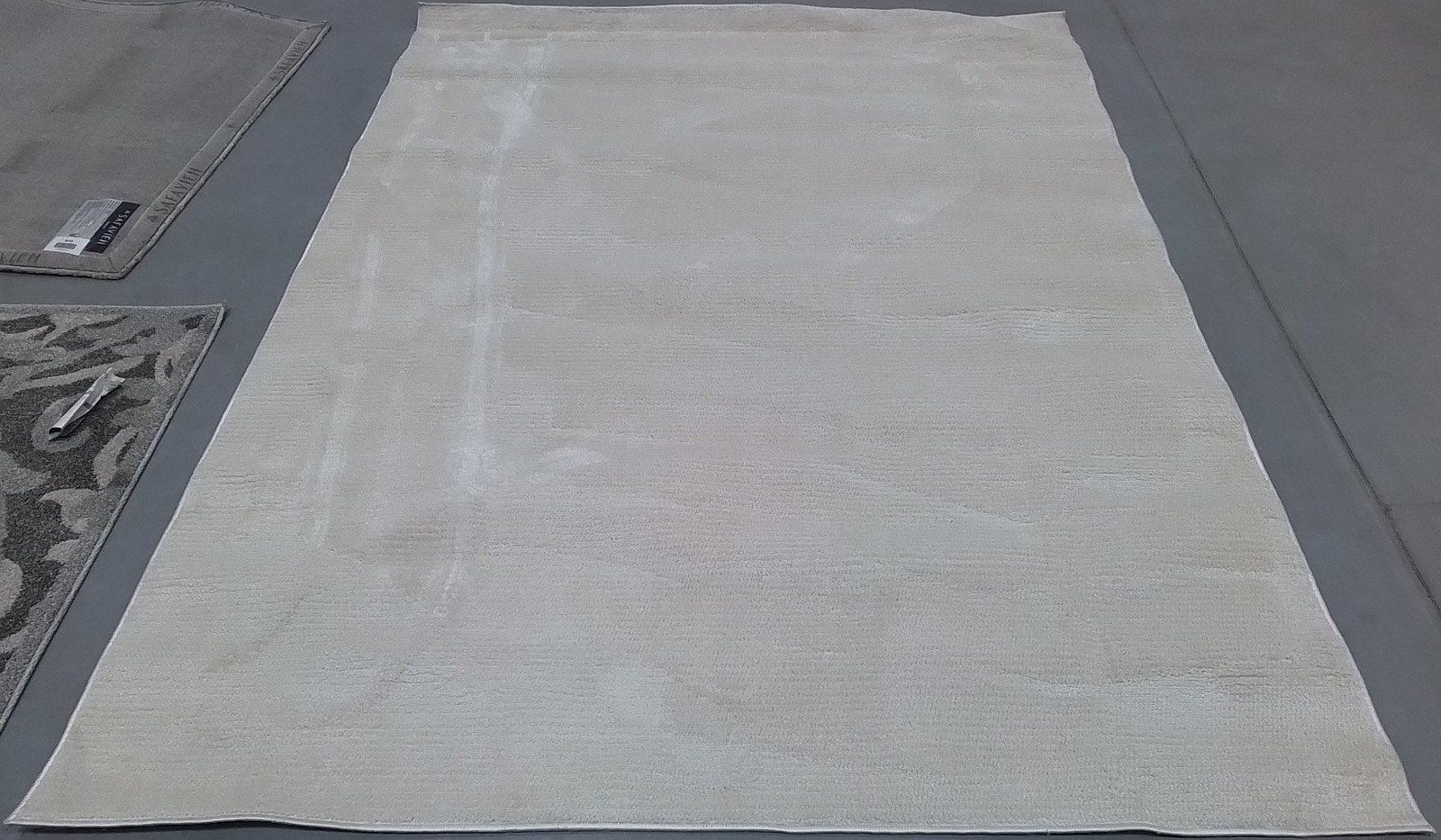 IVORY 6′-0″ x 8′-0″ Back Stain Rug, Reduced Price 3172810123 MEL108A-68