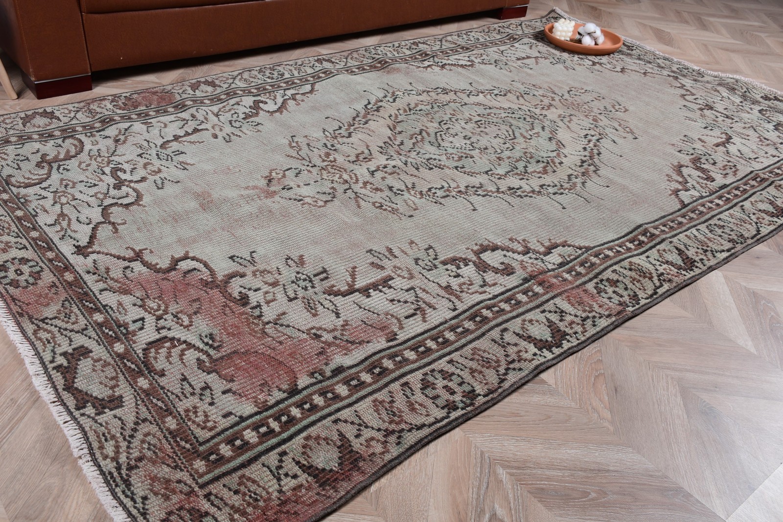 Vintage Area Rug 4,7×8 ft (143×243 cm), Brown Floral Turkish Rug