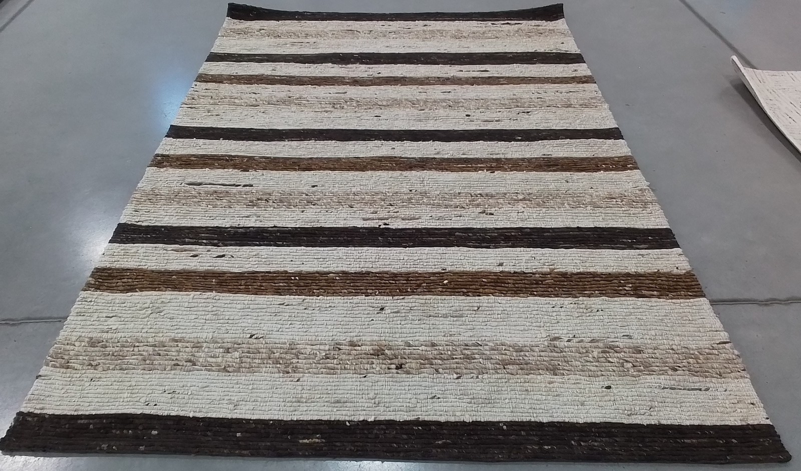 BROWN / BEIGE 6′-0″ x 9′-0″ Flaw in Rug, Reduced Price 1172795889 MRB225T-6