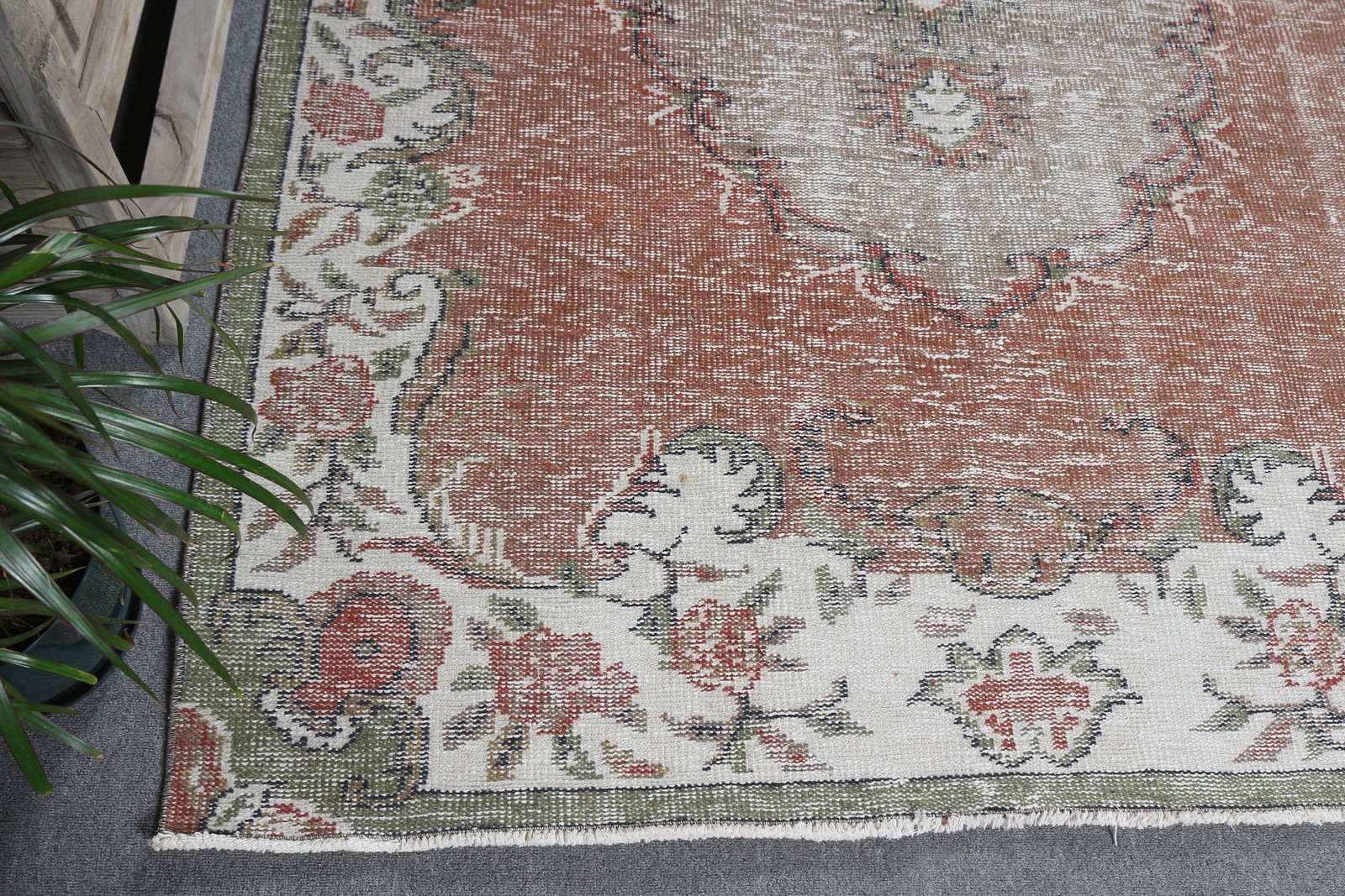 Turkish Vintage Rug 4,9×7,8 ft, Brown Area Floral Wool Rug