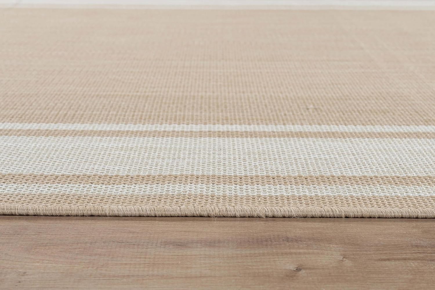 Durable Outdoor Rug 5×7 Beige Machine Made Easy Clean for Kids and Pets