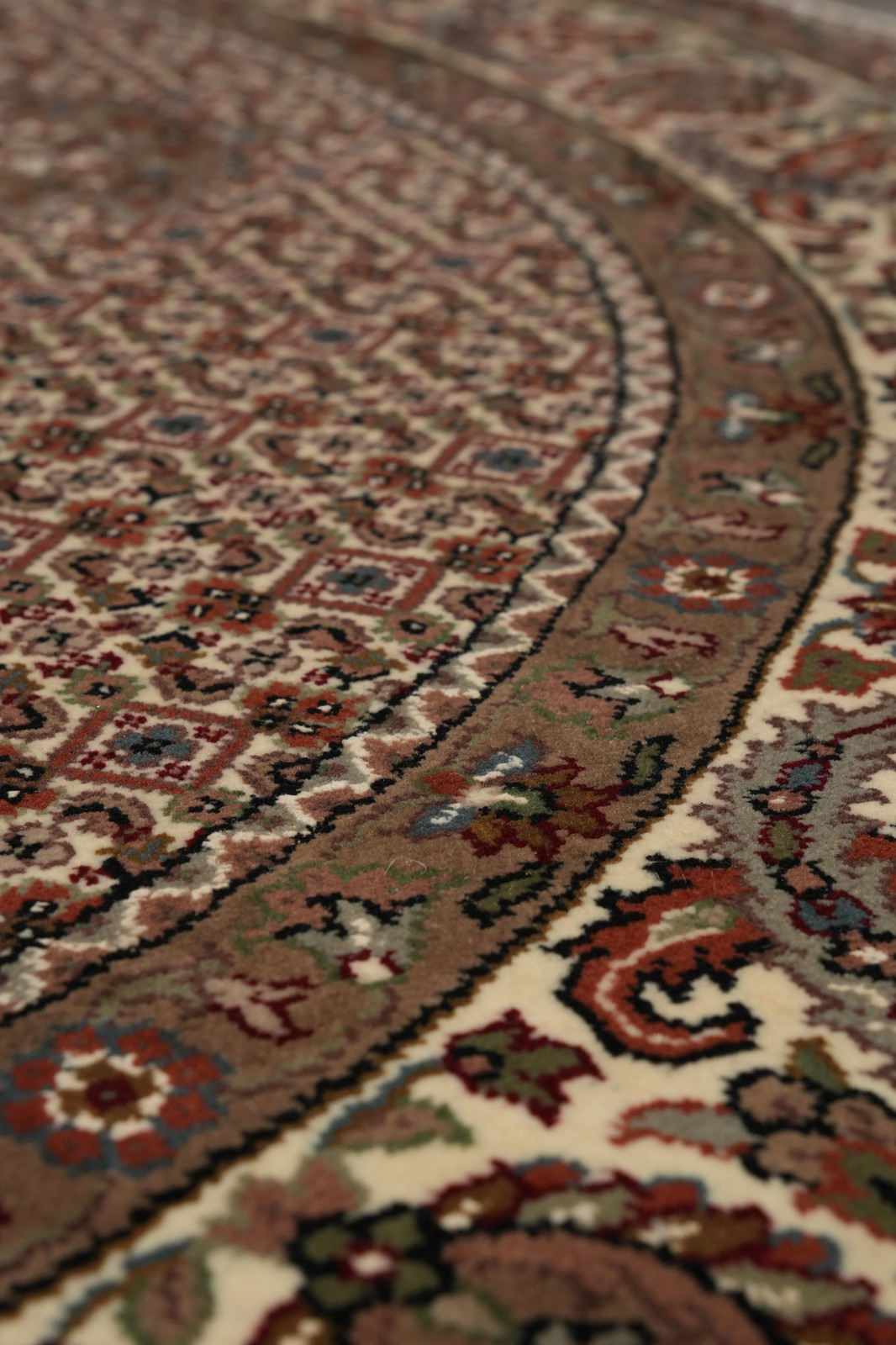 5 x 5.3 Feet Round Rug Good Wool and Silk #F-4639