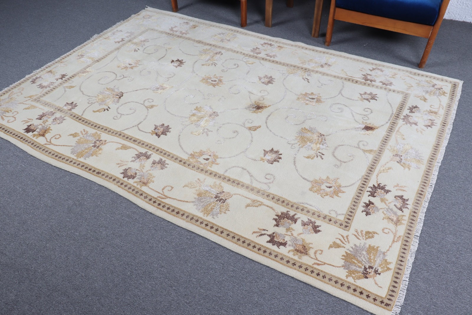 Turkish Large Rug 5,6×8 ft (170×243 cm), Vintage White Moroccan Rug
