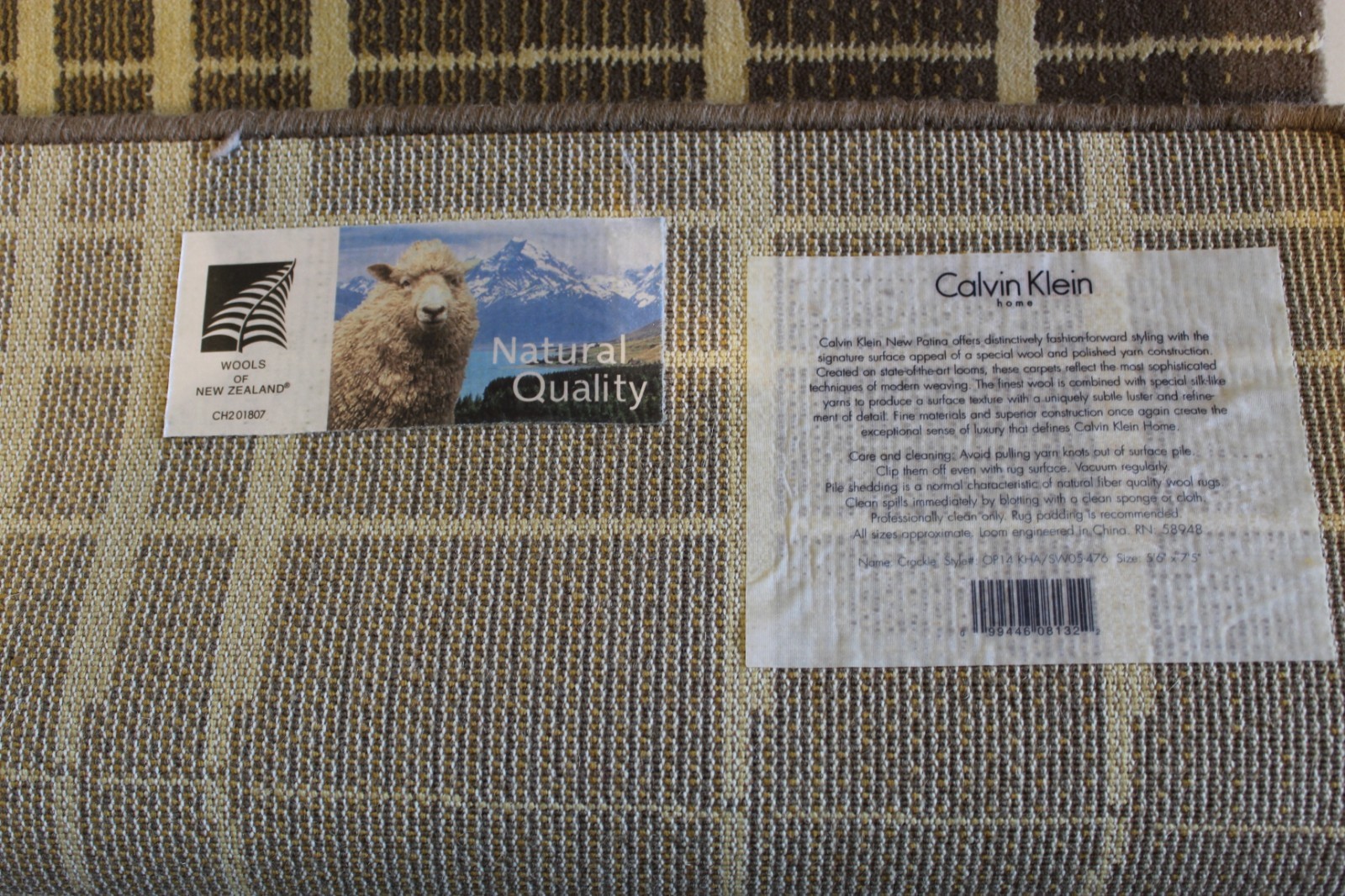 Modern Rug Calvin Klein 100% New Zealand wool 5.5 x 7.5 ft Great Deal!