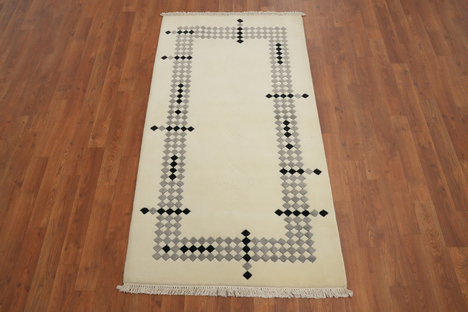 Modern Nepalese Ivory Rug 3×5 Hand-knotted Wool/ Silk Oriental Bordered Carpet