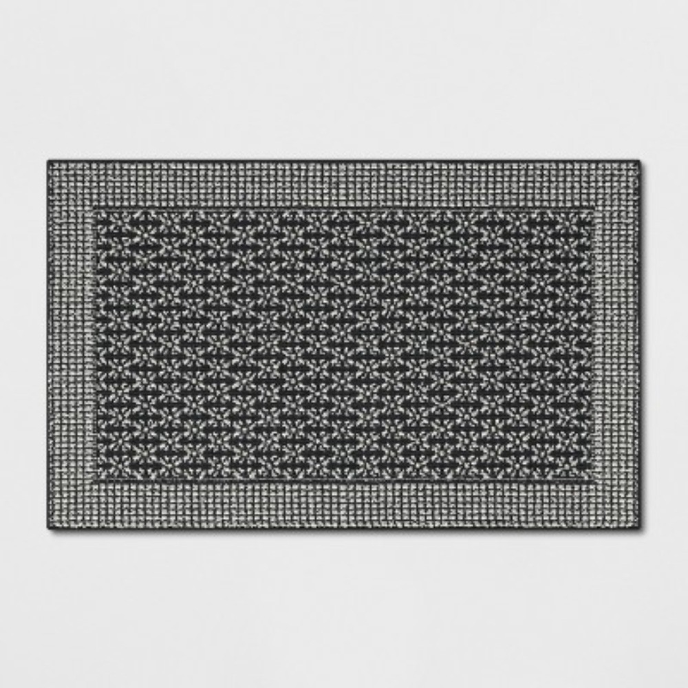 1’8″x2’10” Washable Accent Rug, Black, Geometric, Skid-Resistant