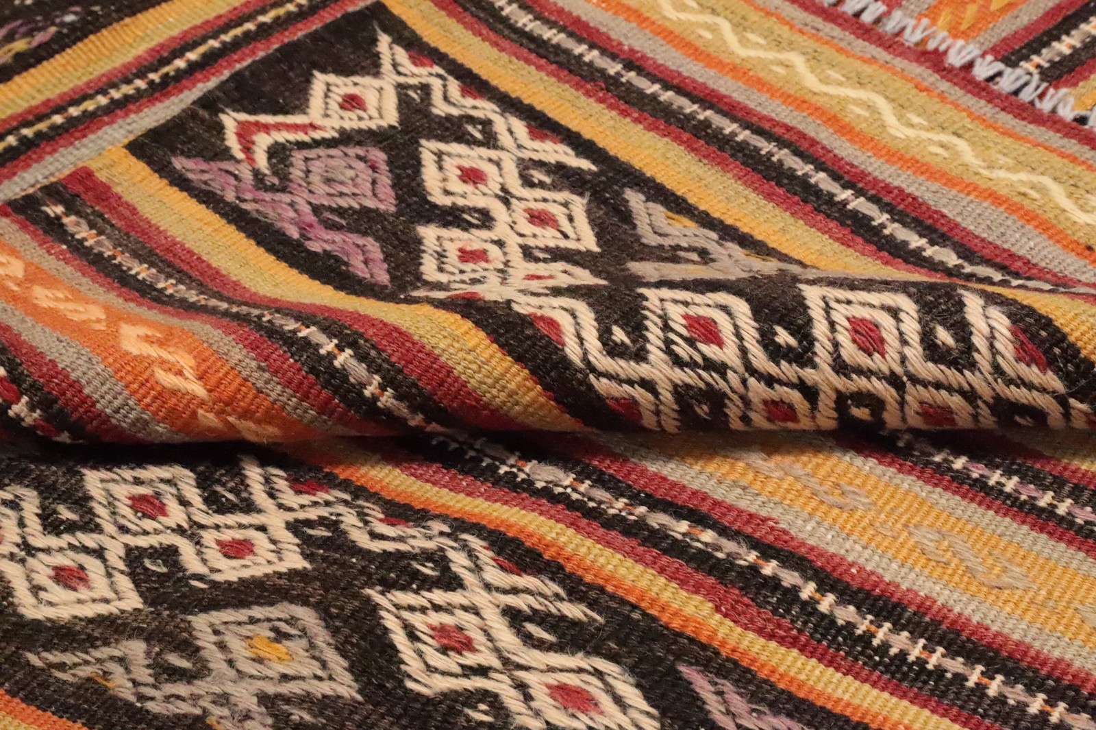 Flat-weave Kilim Area Rug 5×9 with Ethnic Geometric Designs and Textures