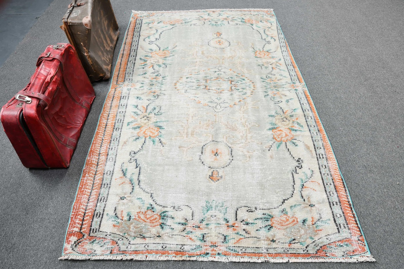 Turkish Vintage Rug 4,4×7,6 ft (133×233 cm), White Orange Oriental Rug